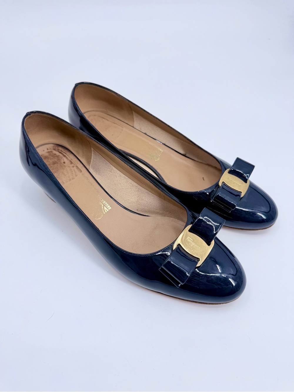 Salvatore Ferragamo Women's Navy Patent Bow Block Heel Pumps - Picture 3 of 13
